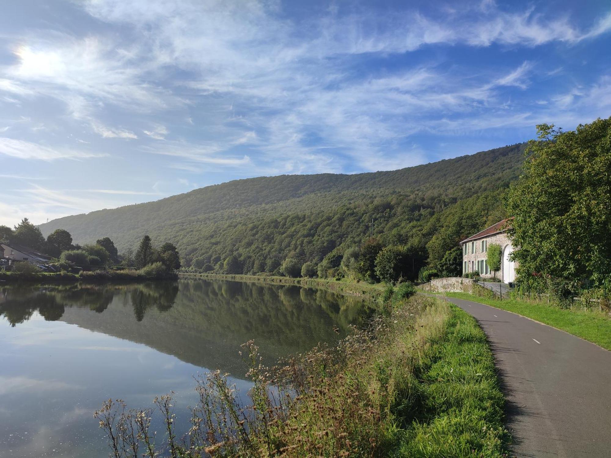 Entre Meuse Et Foret Revin  Ngoại thất bức ảnh