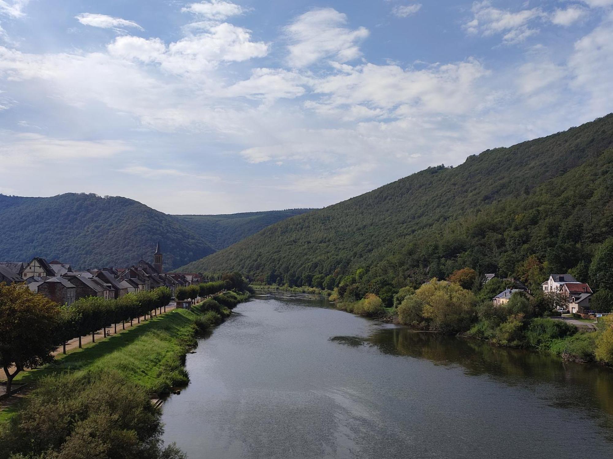 Entre Meuse Et Foret Revin  Ngoại thất bức ảnh