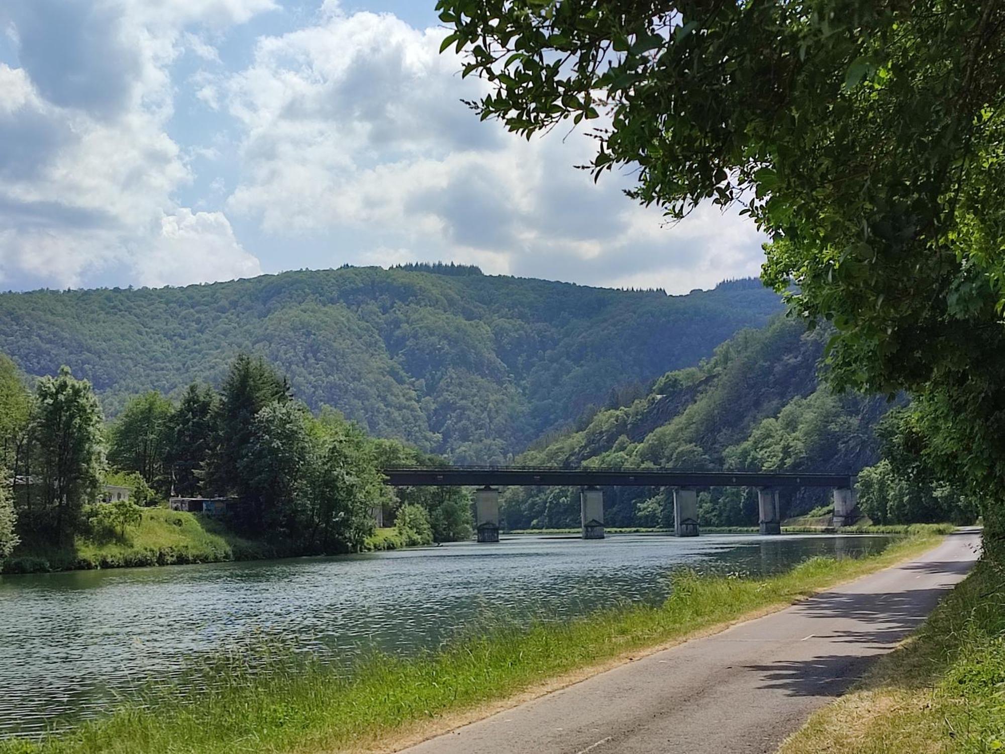 Entre Meuse Et Foret Revin  Ngoại thất bức ảnh